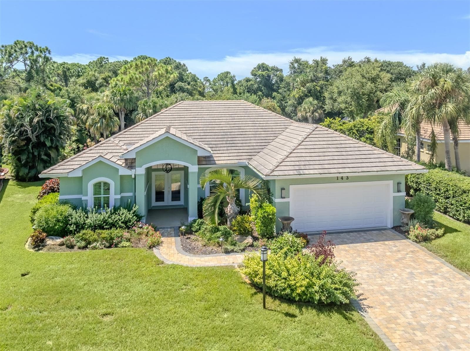 Single Family Residence at 143 WAYFOREST DR, VENICE, photo 2 of 60