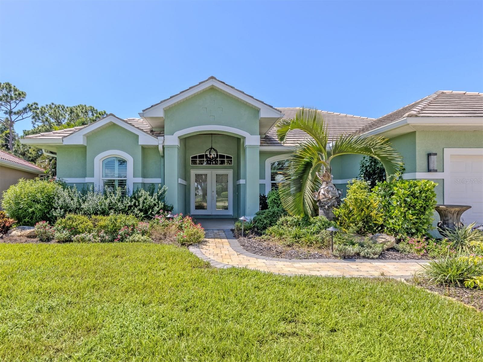 Single Family Residence at 143 WAYFOREST DR, VENICE, photo 4 of 60