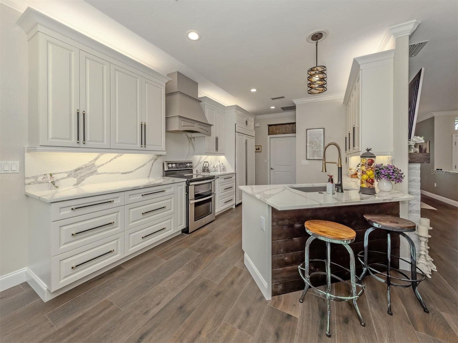 Single Family Residence at 143 WAYFOREST DR, VENICE, photo 16 of 60