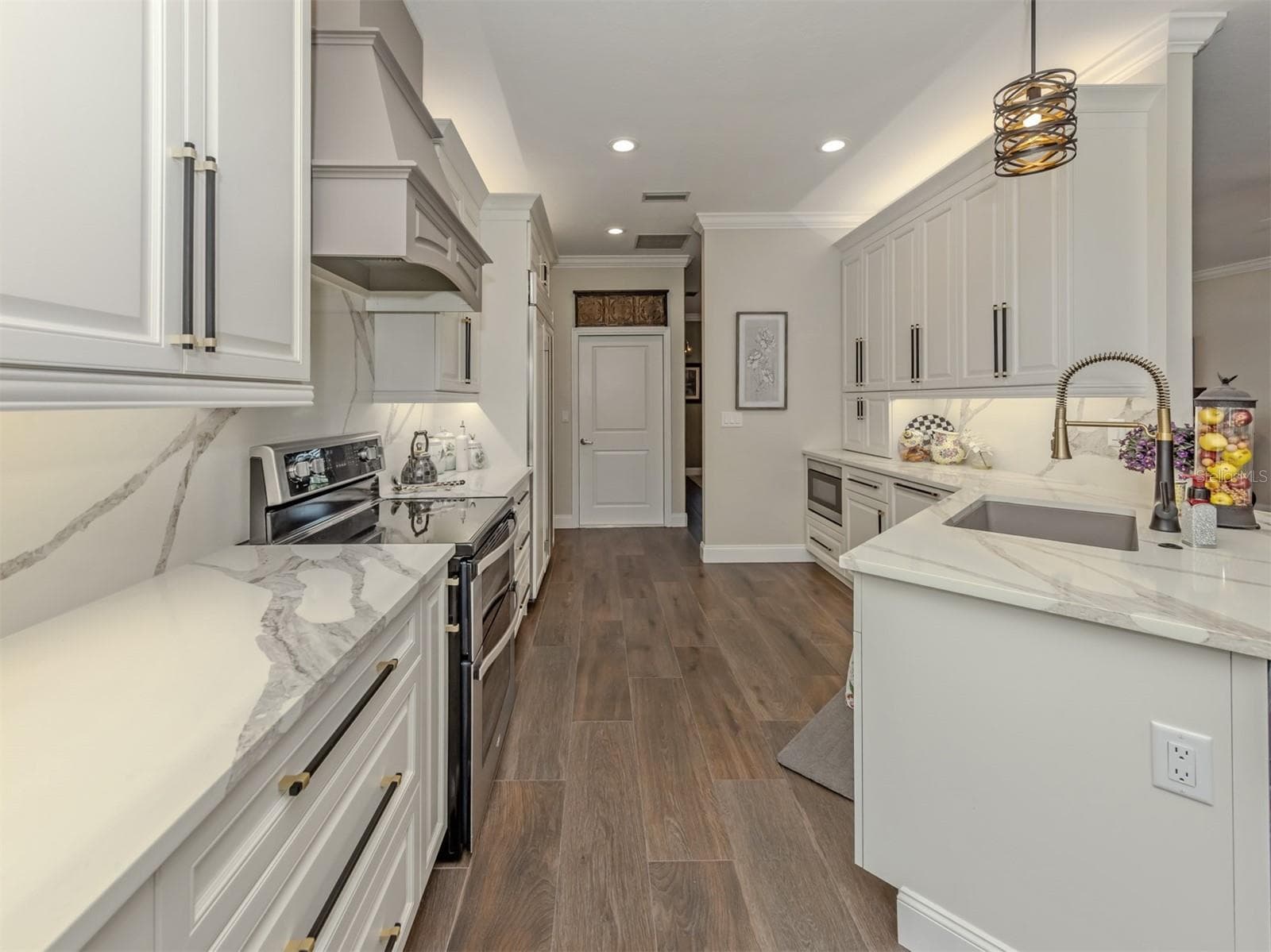 Single Family Residence at 143 WAYFOREST DR, VENICE, photo 18 of 60
