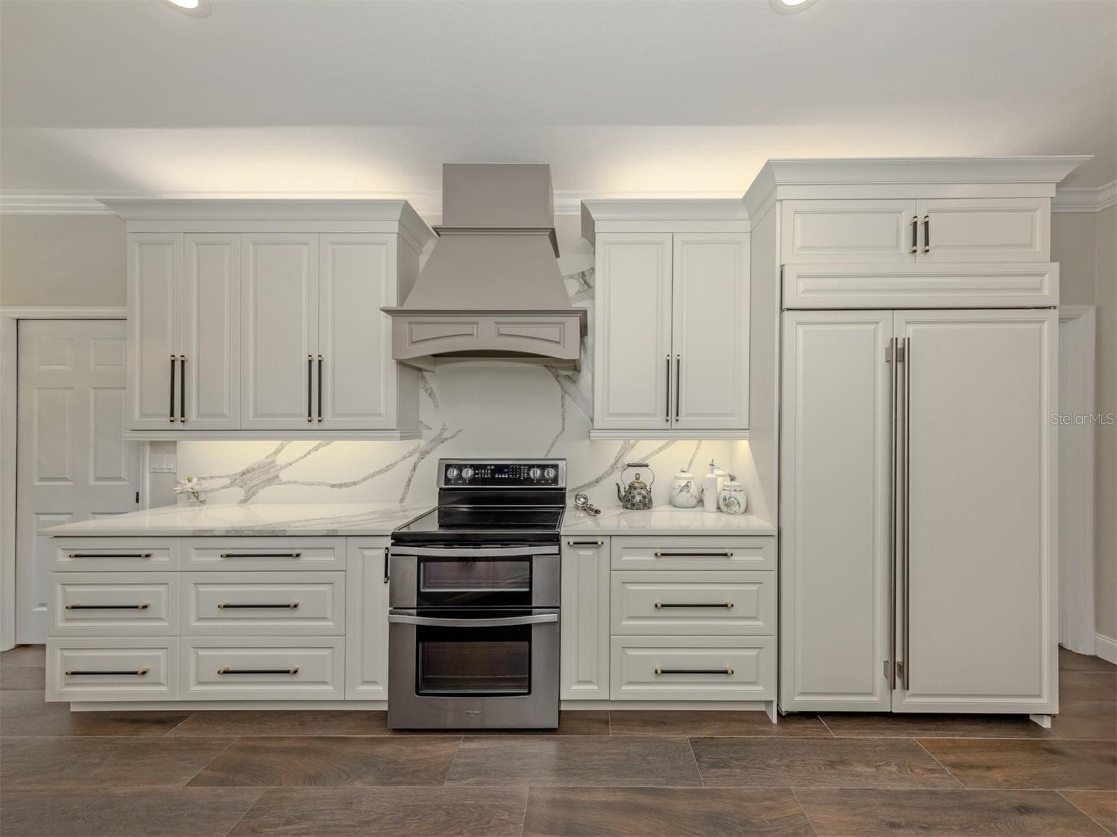 Single Family Residence at 143 WAYFOREST DR, VENICE, photo 19 of 60