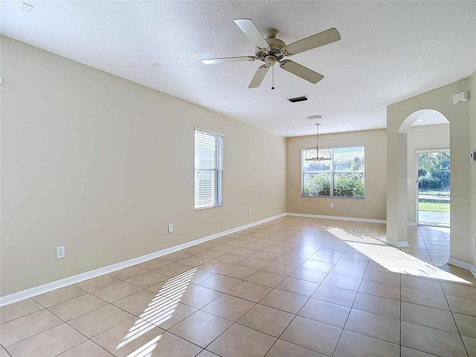 Living Room/Dining Area combo - 10016 PERTHSHIRE CIR, LAND O LAKES