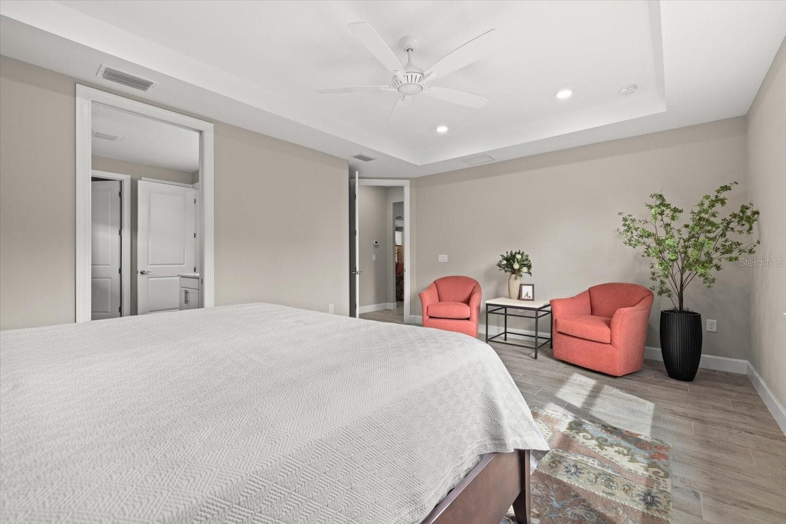 Spacious Primary Bedroom with Sitting Area - 12446 MARSH POINTE RD, SARASOTA