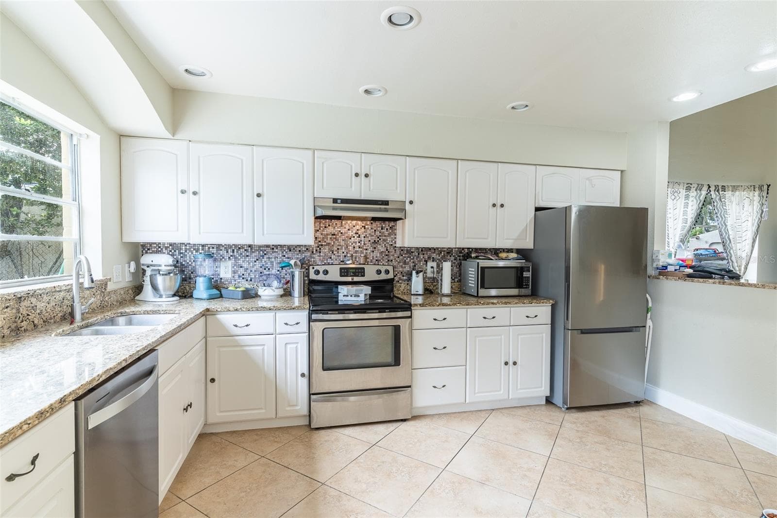 Single Family Residence at 631 STONE DR, BRANDON, photo 7 of 40