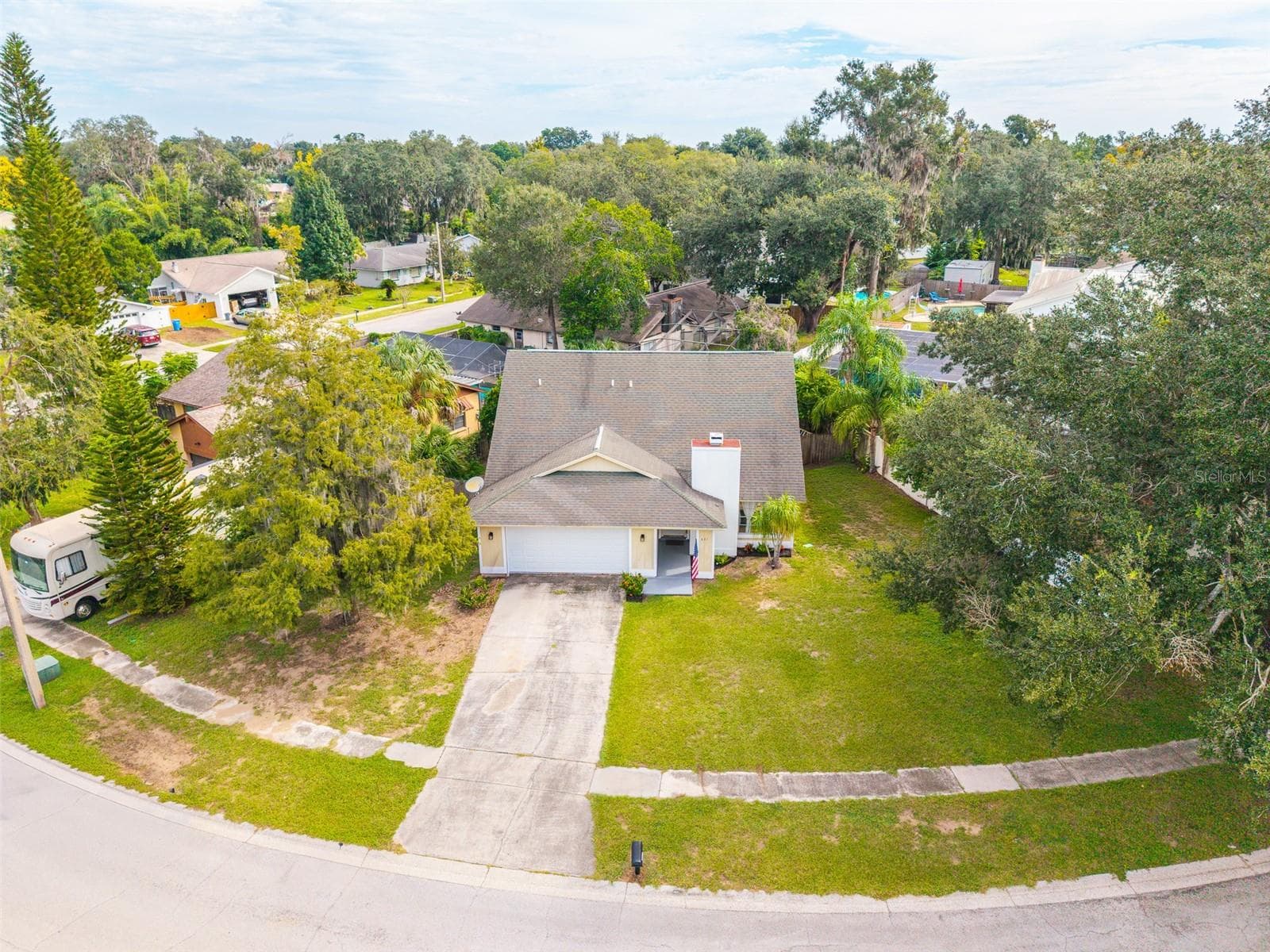 Single Family Residence at 631 STONE DR, BRANDON, photo 28 of 40
