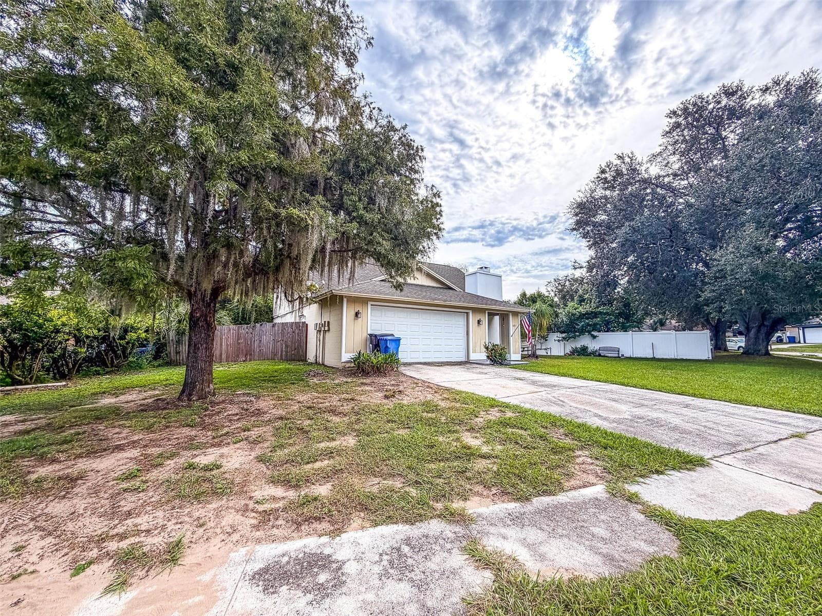 Single Family Residence at 631 STONE DR, BRANDON, photo 38 of 40