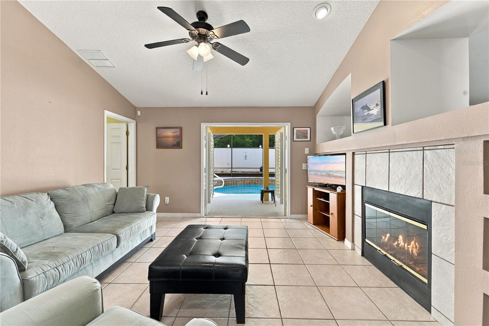 Separate family room with built in shelves and wood-burning fireplace - 1420 BENT OAKS BLVD, DELAND