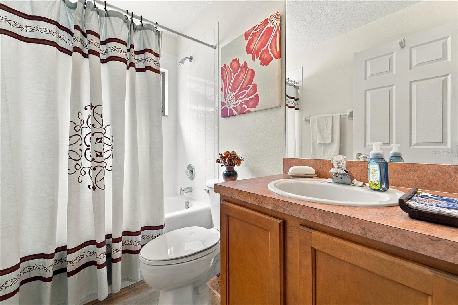 2nd bathroom with tub/shower combo - 1420 BENT OAKS BLVD, DELAND