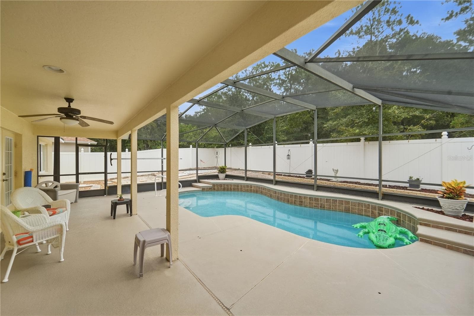 Covered and screened pool deck for entertaining! - 1420 BENT OAKS BLVD, DELAND