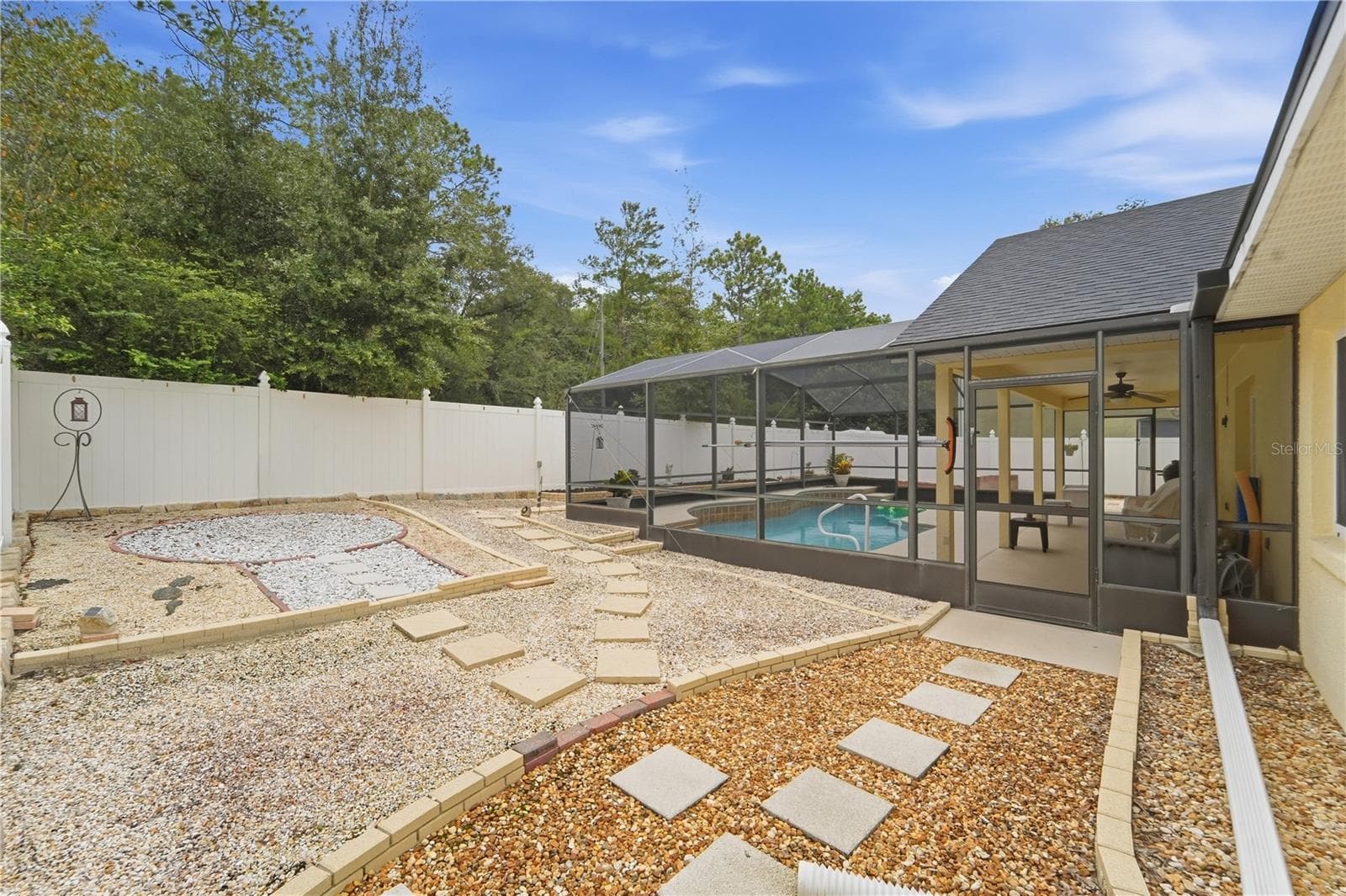 Low maintenance fully fenced back yard - 1420 BENT OAKS BLVD, DELAND