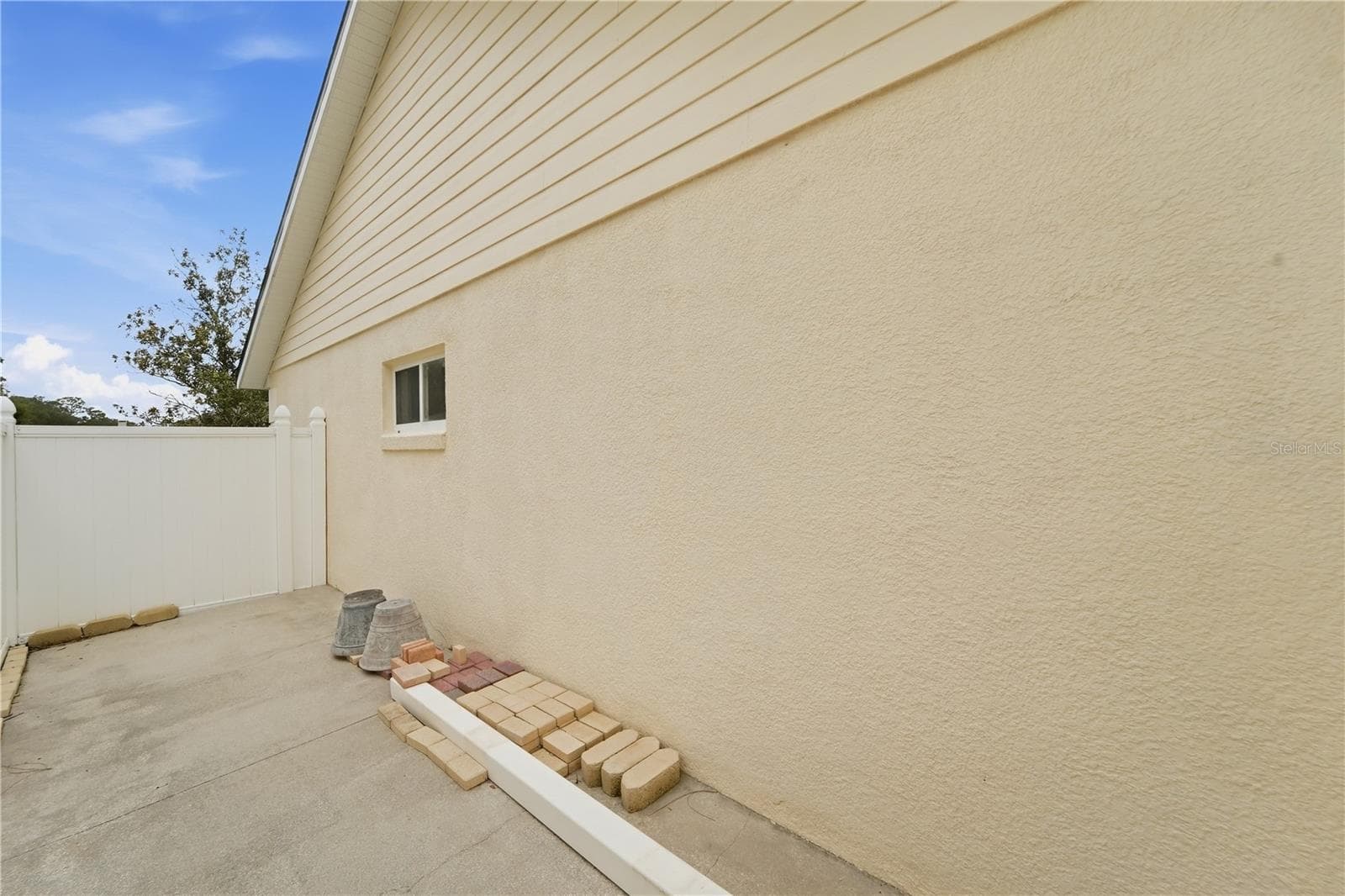 Additional storage area on the side of the house - 1420 BENT OAKS BLVD, DELAND