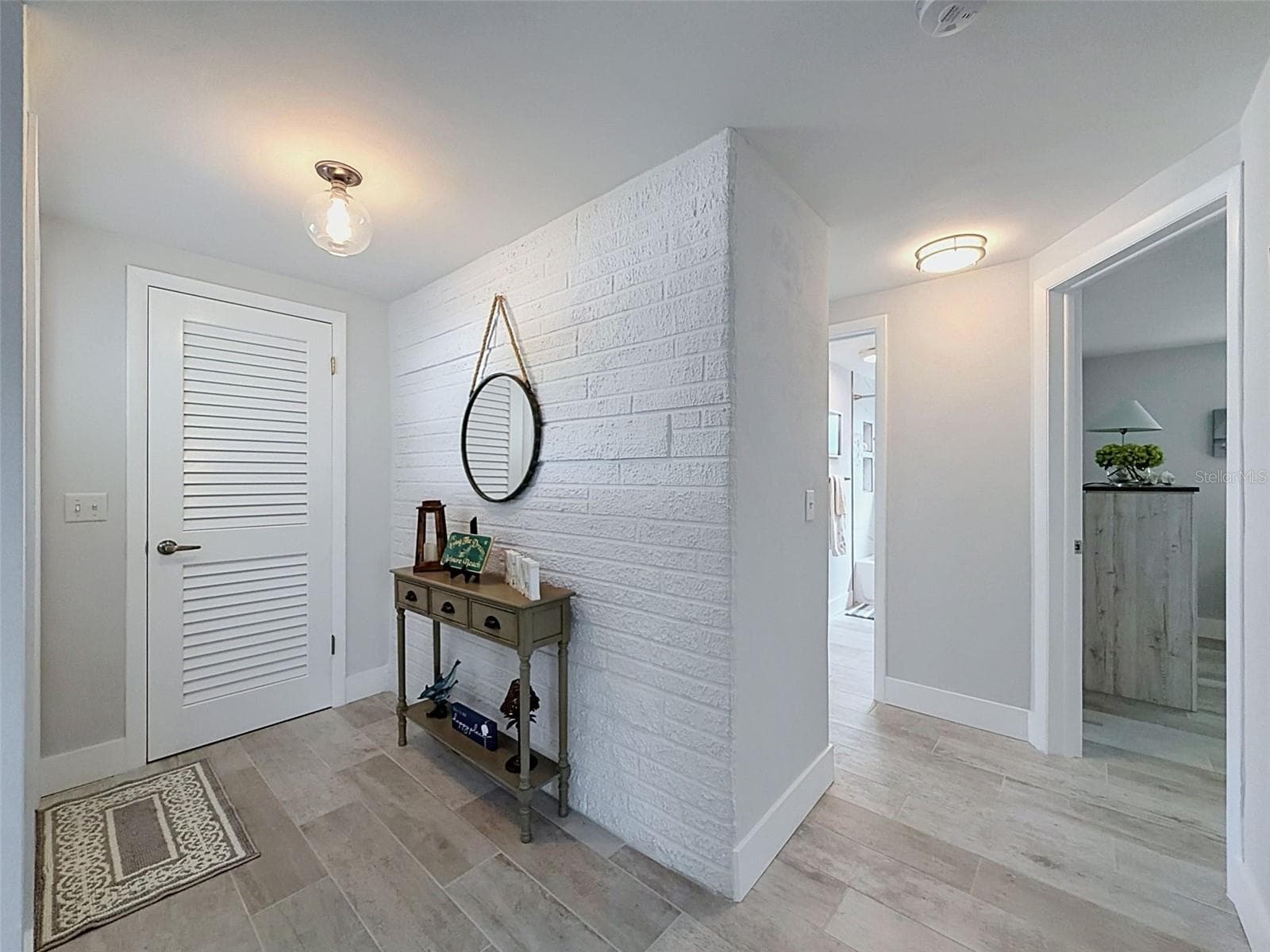YOUR ENTRYWAY - 6618 LEESIDE ISLE, HUDSON