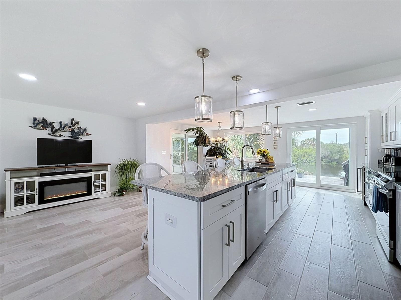 PLENTY OF ROOM FOR GUESTS - 6618 LEESIDE ISLE, HUDSON