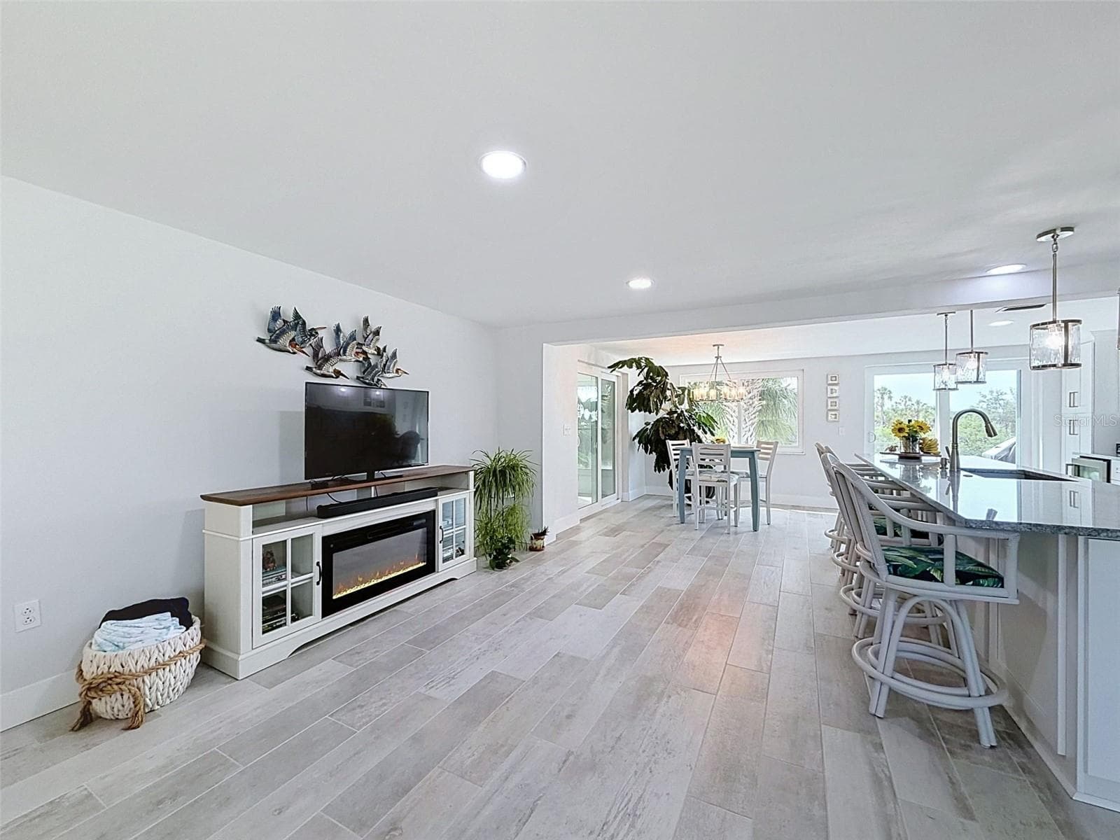 PLENTY OF ROOM FOR GUESTS - 6618 LEESIDE ISLE, HUDSON