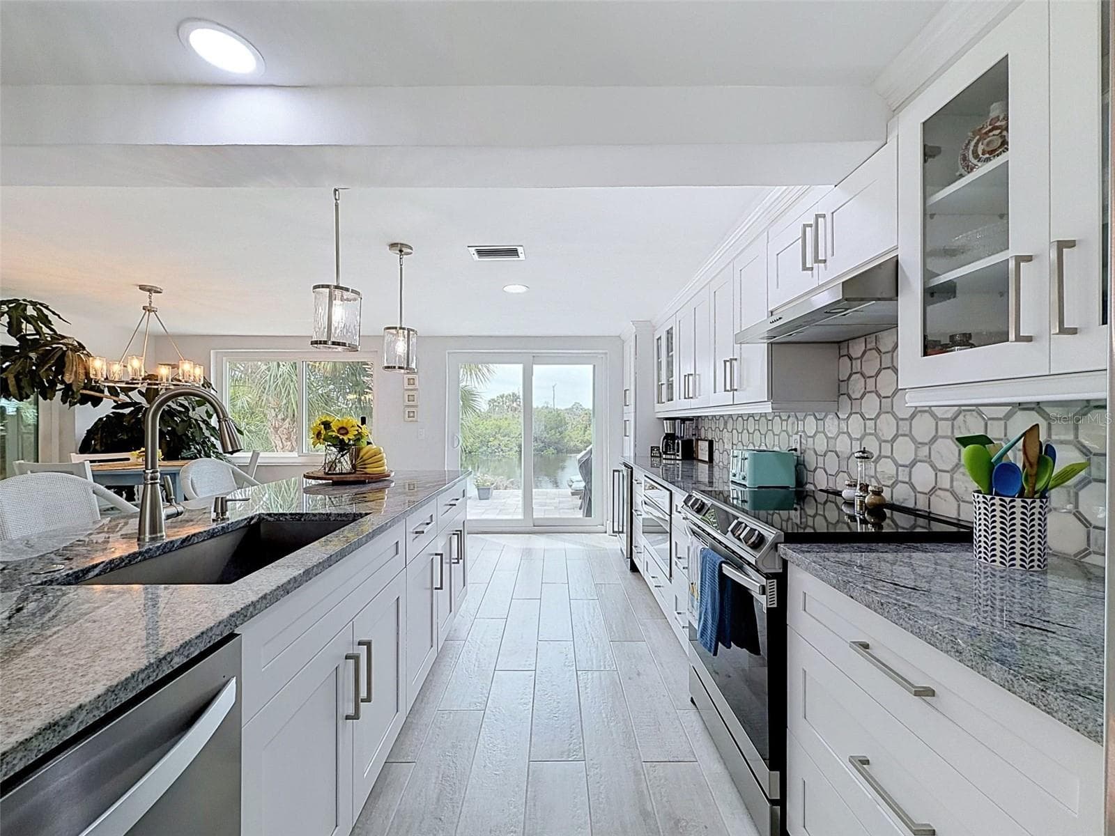 STAINLESS STEEL APPLIANCES. - 6618 LEESIDE ISLE, HUDSON