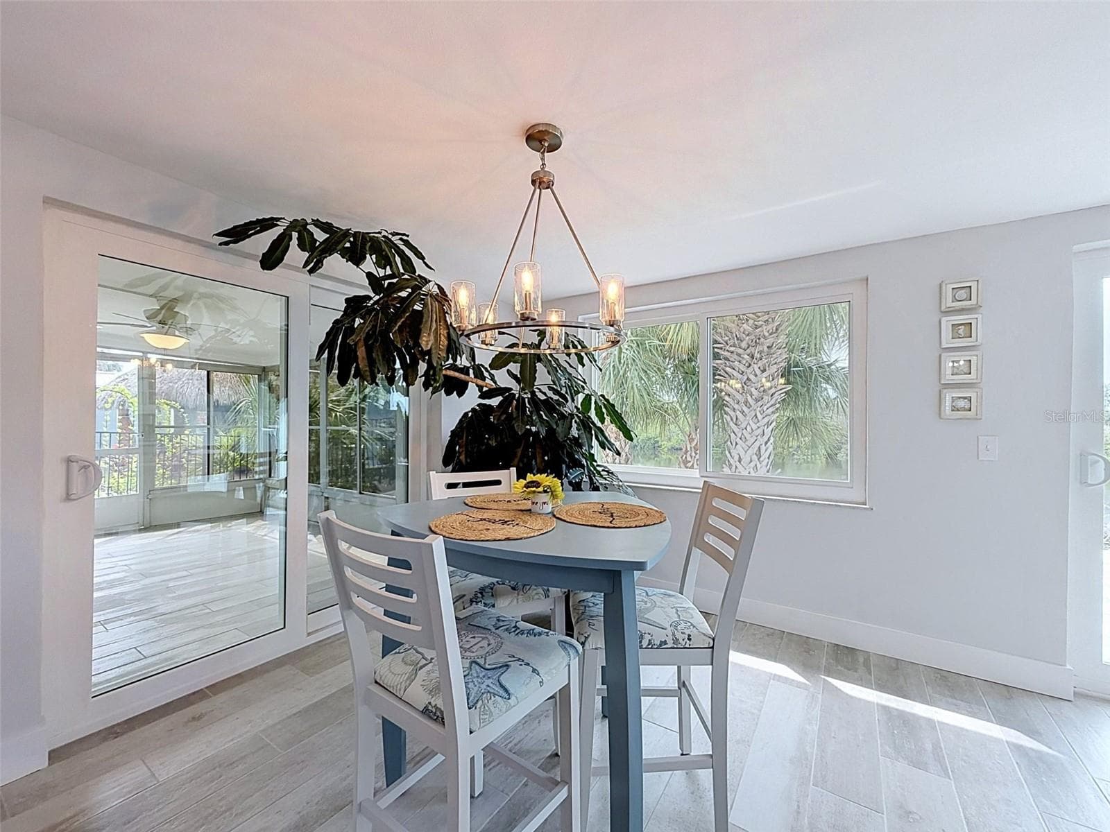 DINING AREA PERFECTLY LOCATED. - 6618 LEESIDE ISLE, HUDSON