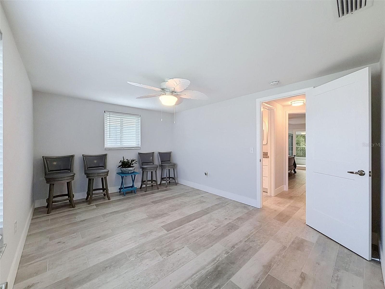 GREAT SIZE ROOM - 6618 LEESIDE ISLE, HUDSON