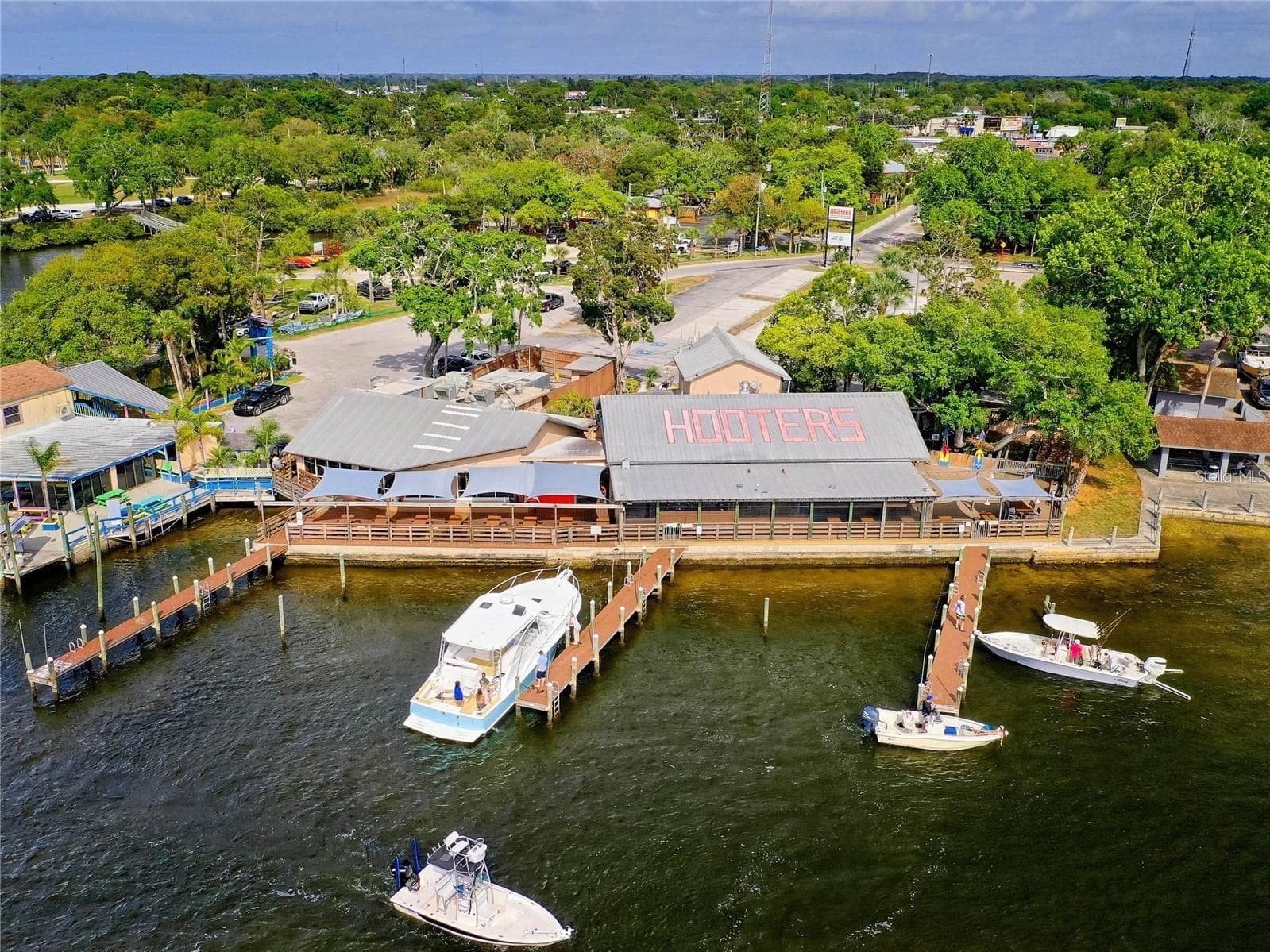 EASY DOCKING AT HOOTERS 20 MIN BY BOAT FROM YOUR BACKYARD - 6618 LEESIDE ISLE, HUDSON