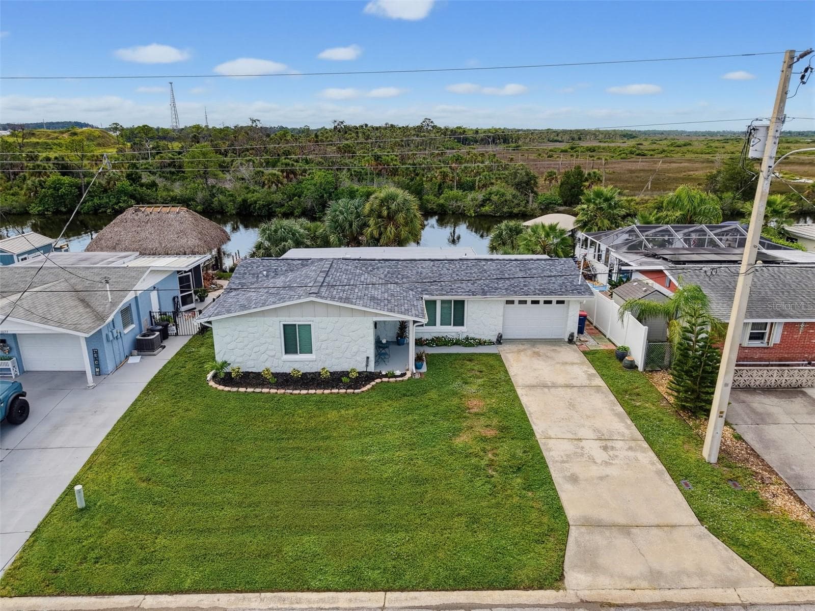 PLENTY OF PARKING - 6618 LEESIDE ISLE, HUDSON
