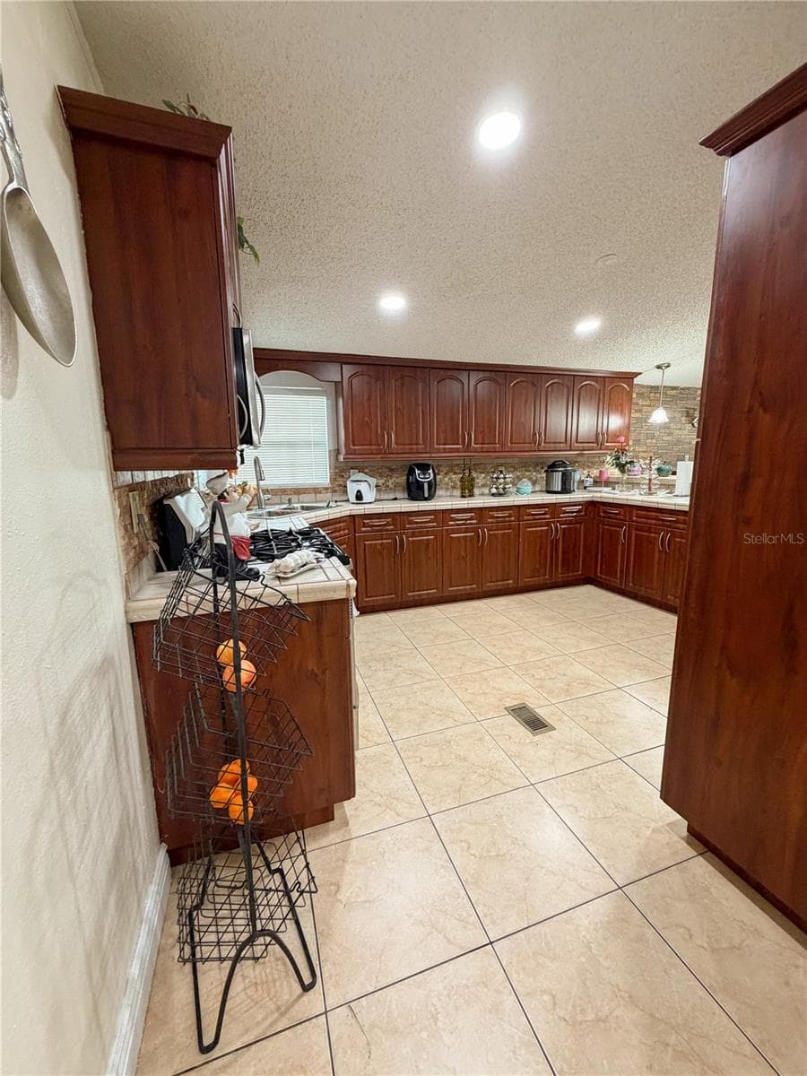 Manufactured Home at 7485 SW 19TH PL, OCALA, photo 9 of 31