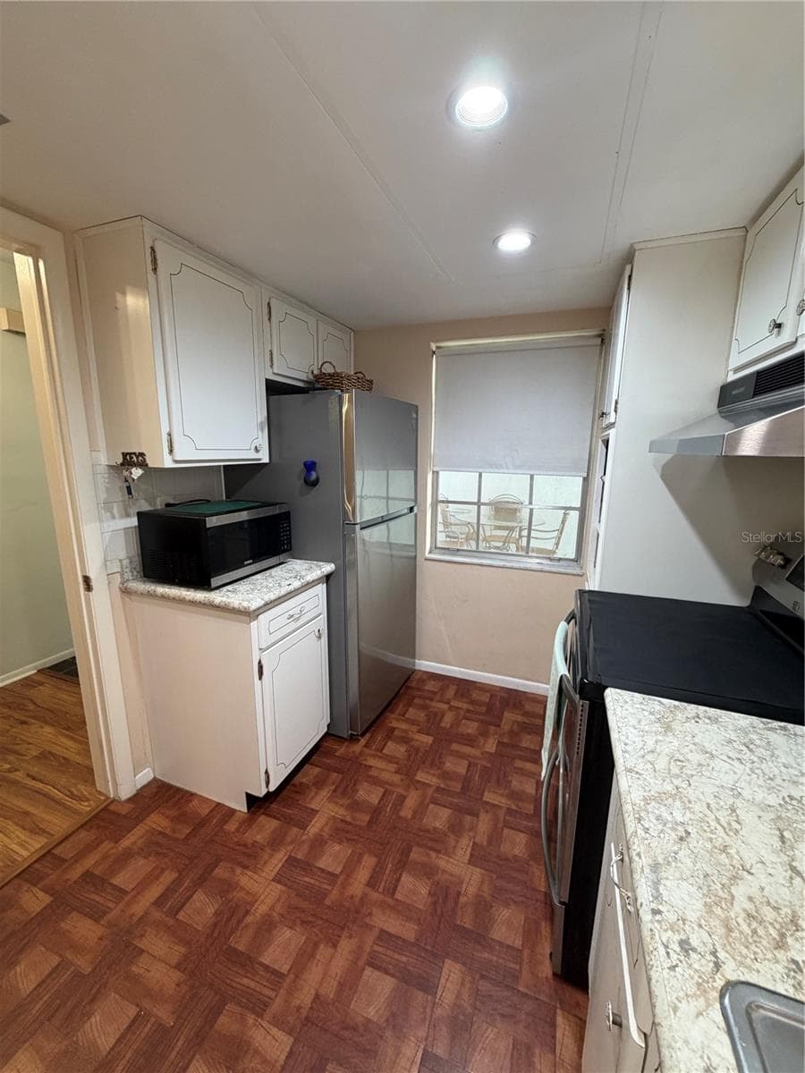 Condominium at 200 GLENNES LN #114, DUNEDIN, photo 6 of 39