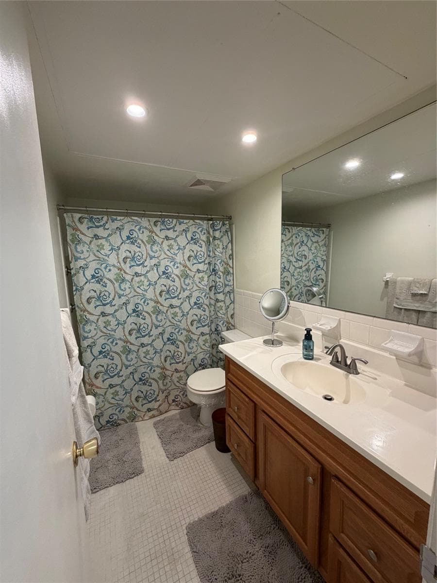Condominium at 200 GLENNES LN #114, DUNEDIN, photo 24 of 39