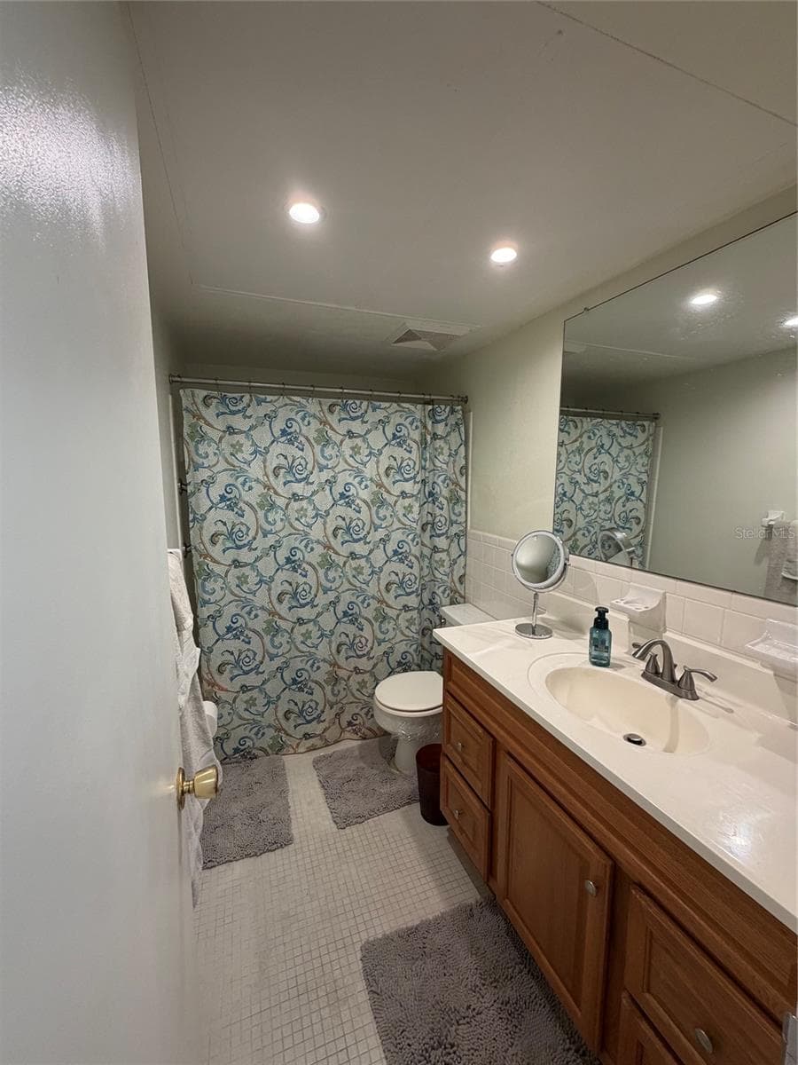 Condominium at 200 GLENNES LN #114, DUNEDIN, photo 26 of 39