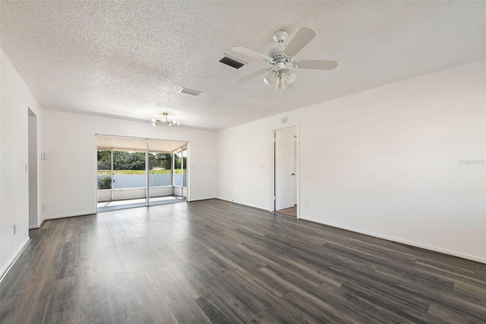 Living room - 12601 EDDINGTON RD, SPRING HILL