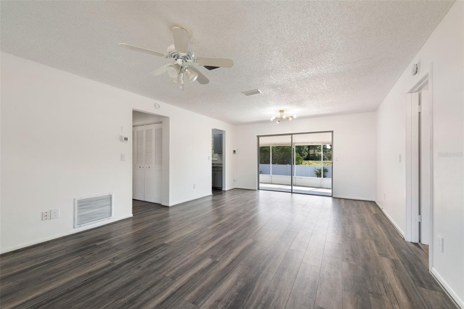 Single Family Residence at 12601 EDDINGTON RD, SPRING HILL, photo 4 of 28