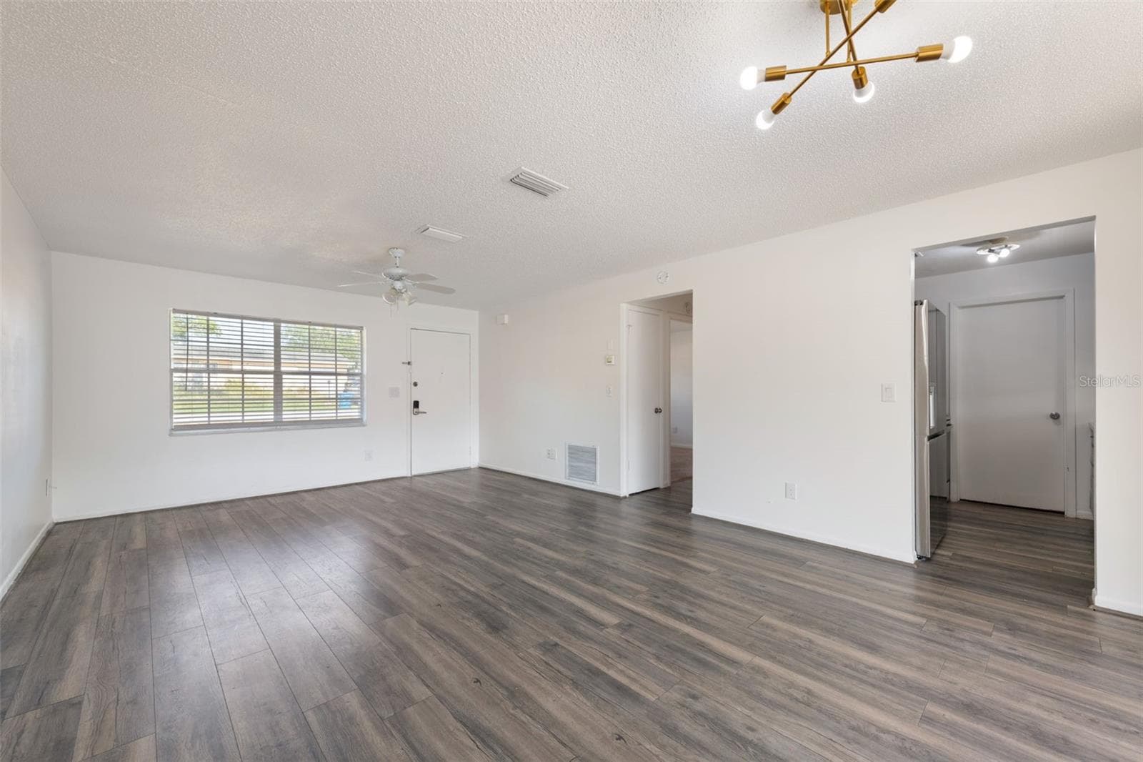 Single Family Residence at 12601 EDDINGTON RD, SPRING HILL, photo 6 of 28
