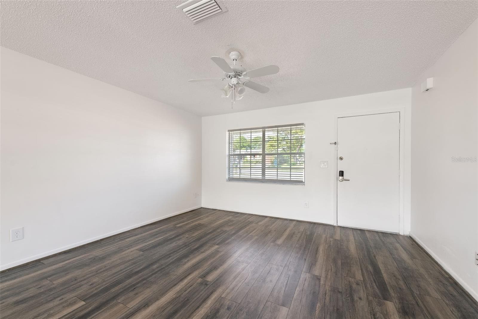 Single Family Residence at 12601 EDDINGTON RD, SPRING HILL, photo 8 of 28