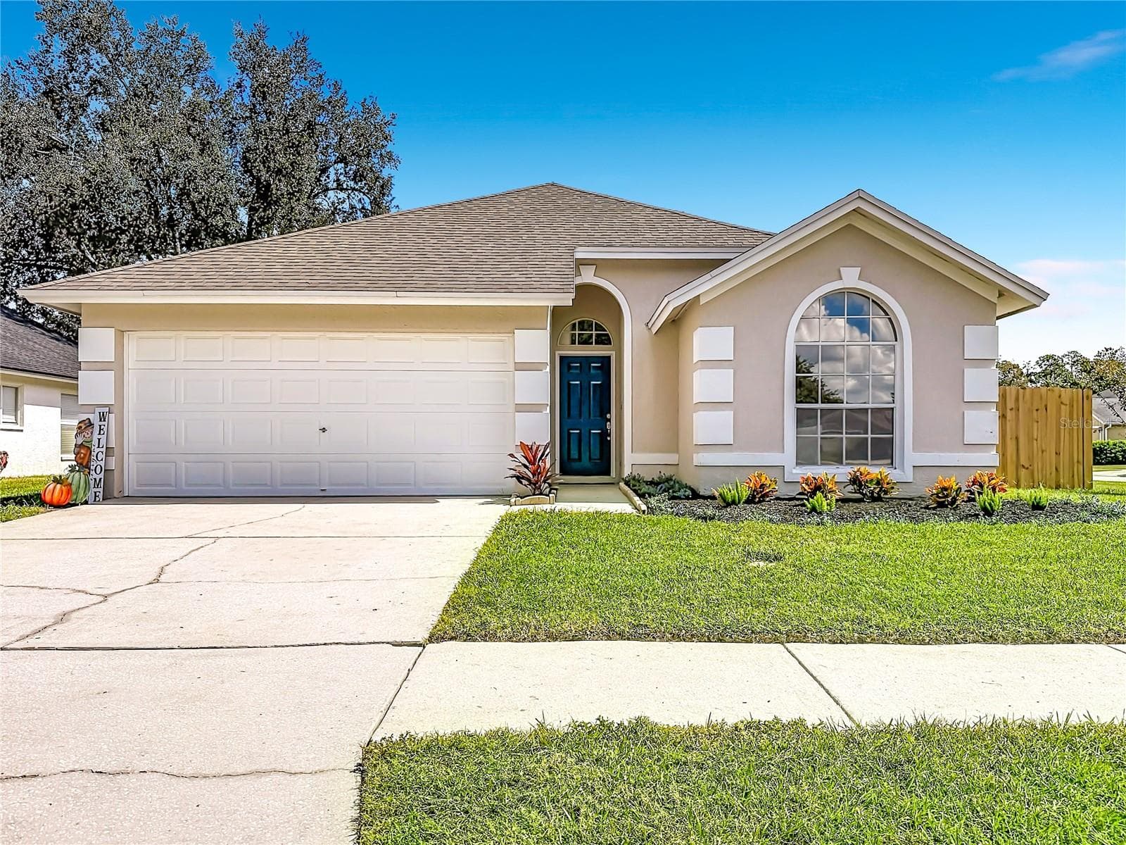 5818 AZURE DR