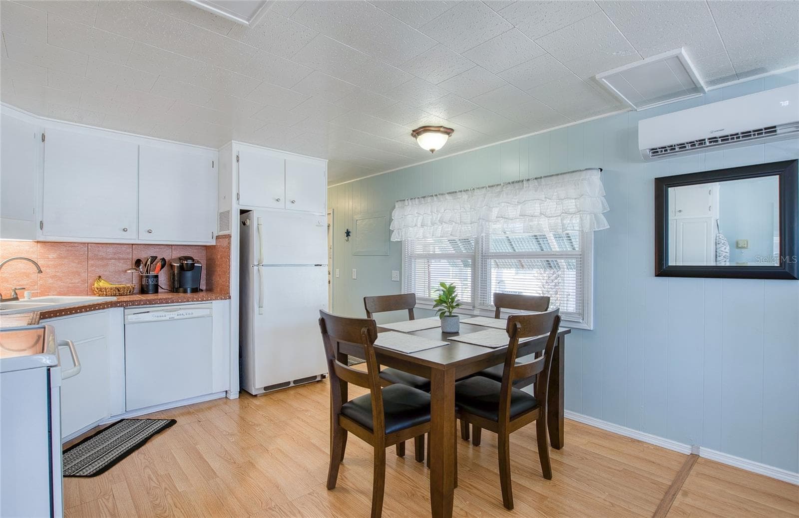 Dining Area - 18675 US HIGHWAY 19 N #328, CLEARWATER