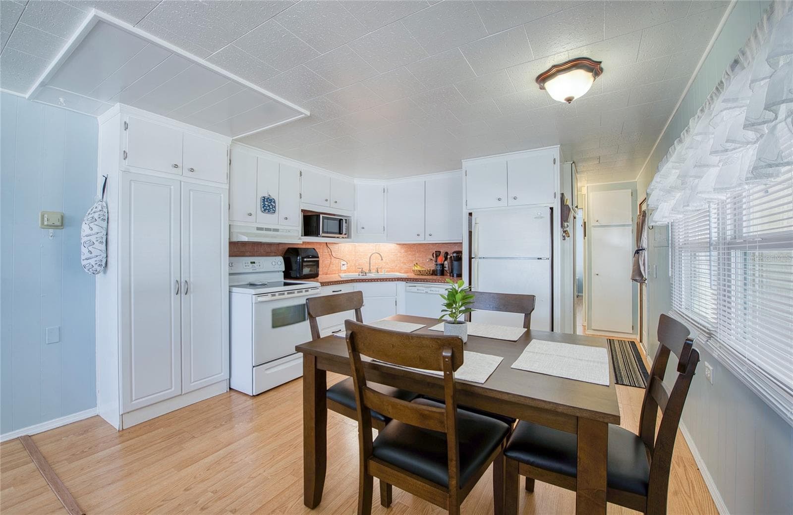 Kitchen - 18675 US HIGHWAY 19 N #328, CLEARWATER