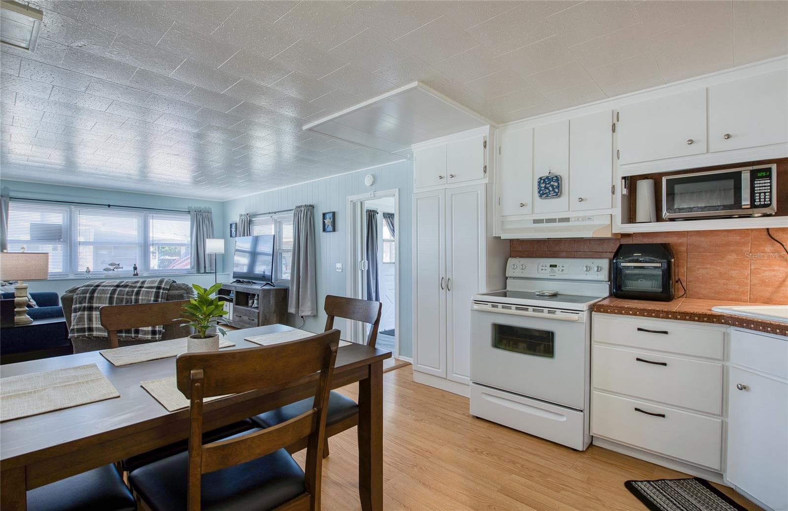 Kitchen - 18675 US HIGHWAY 19 N #328, CLEARWATER