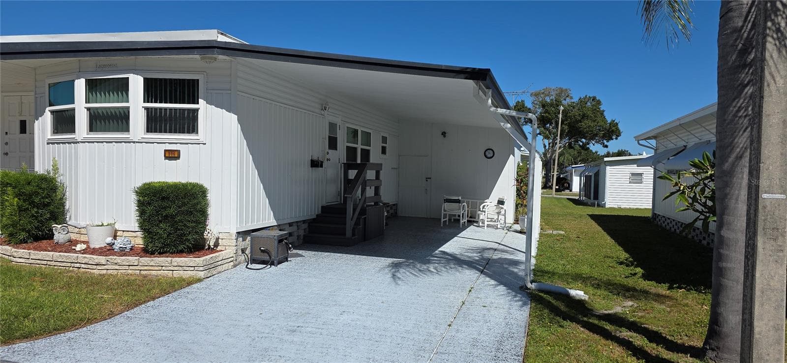 Carport w/kick-outs - 2331 BELLEAIR RD #806, CLEARWATER