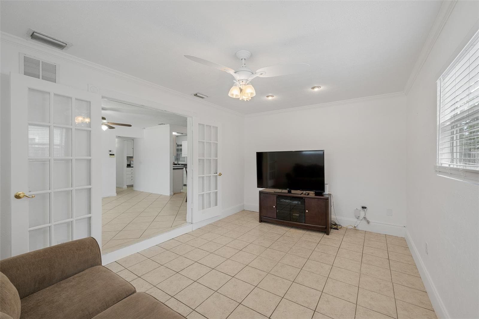 Single Family Residence at 3705 W TYSON AVE, TAMPA, photo 5 of 25