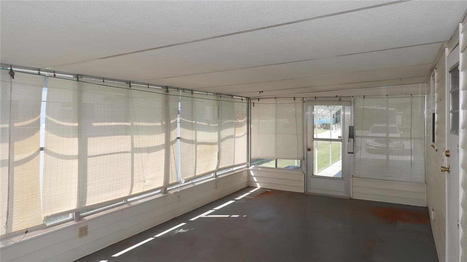 Large 12 x 24.... - 417 NE 64TH AVE, OCALA