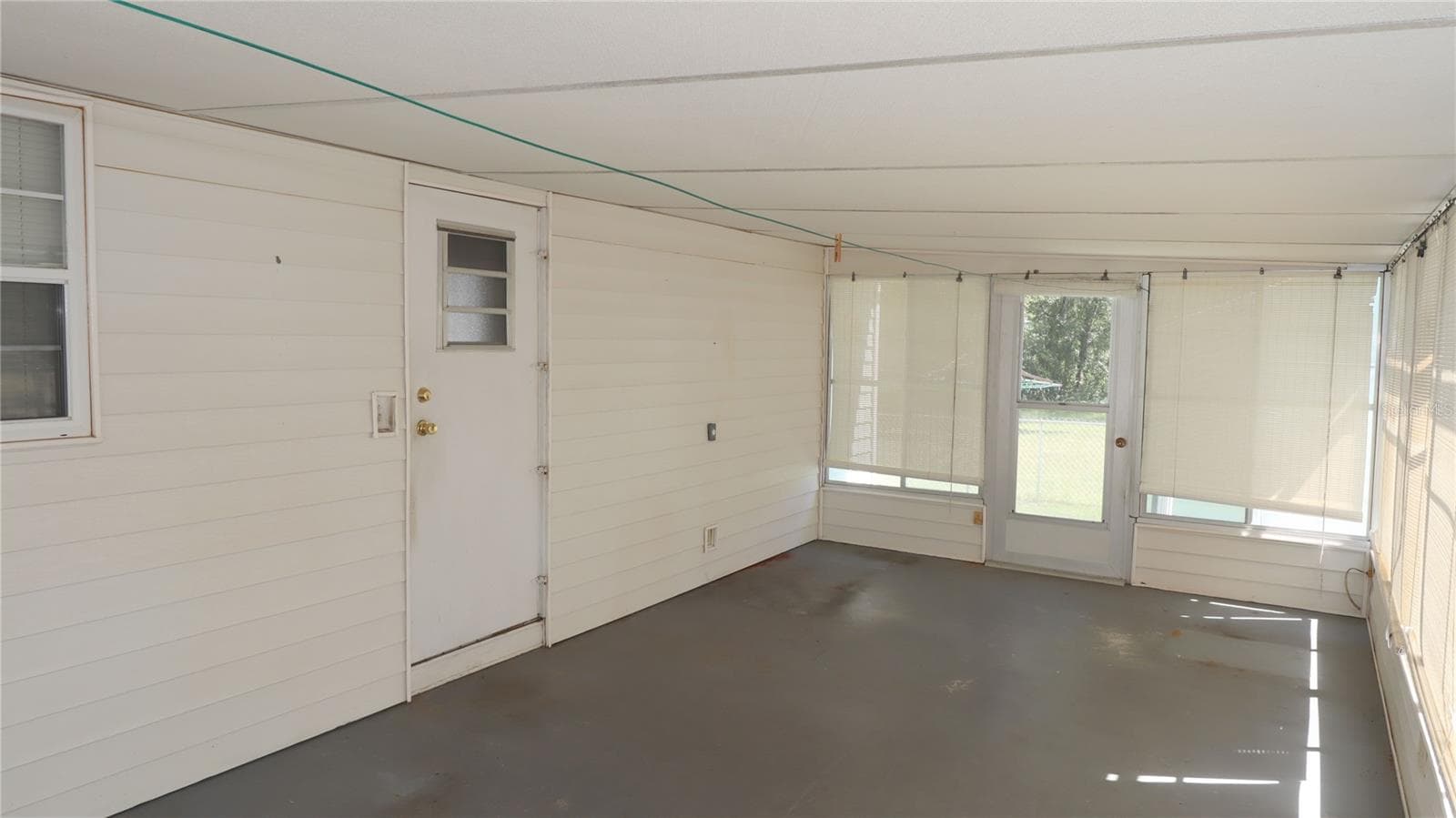 enclosed entry porch... - 417 NE 64TH AVE, OCALA
