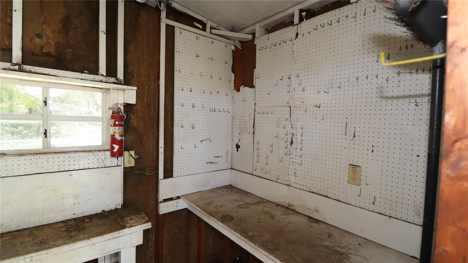 with yet another workshop.... - 417 NE 64TH AVE, OCALA