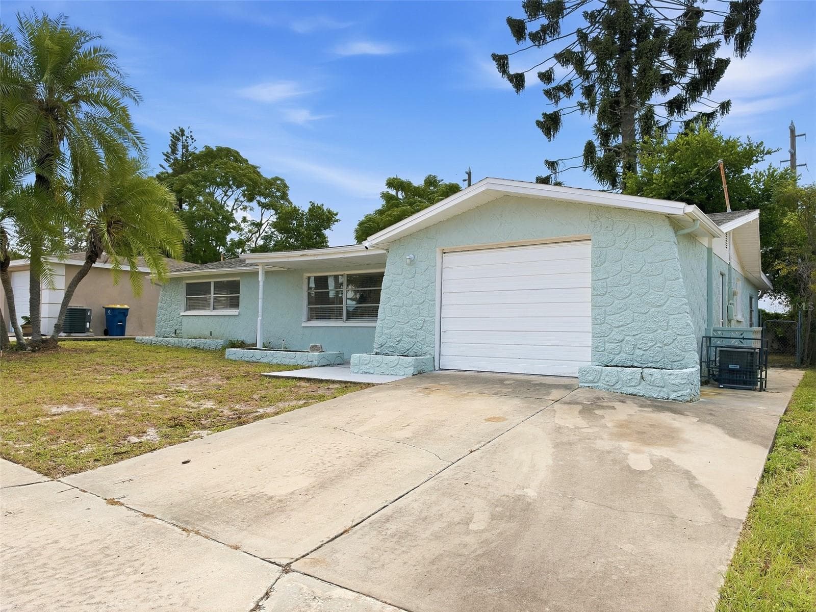 Single Family Residence at 4208 CANTERBERRY DR, HOLIDAY, photo 2 of 33