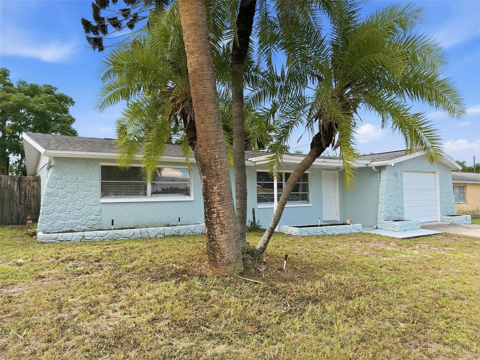 Single Family Residence at 4208 CANTERBERRY DR, HOLIDAY, photo 3 of 33