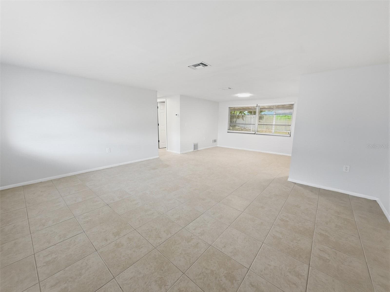 Single Family Residence at 4208 CANTERBERRY DR, HOLIDAY, photo 5 of 33