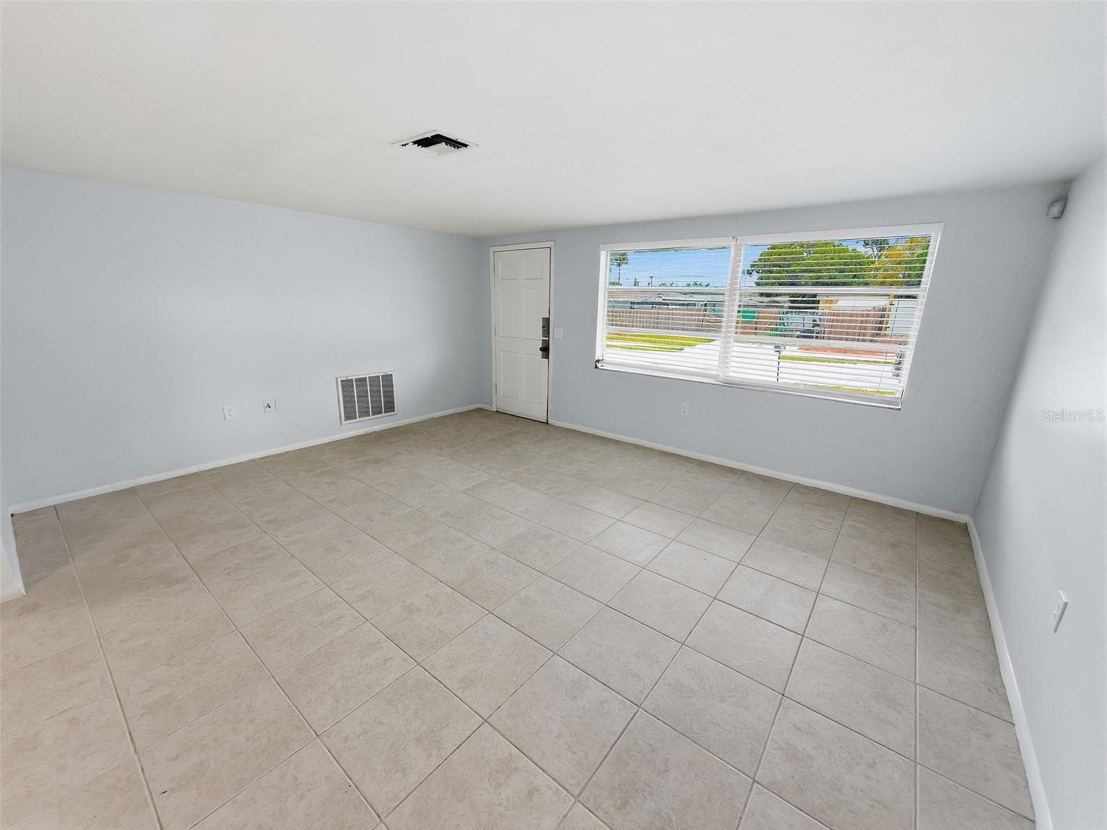 Single Family Residence at 4208 CANTERBERRY DR, HOLIDAY, photo 6 of 33