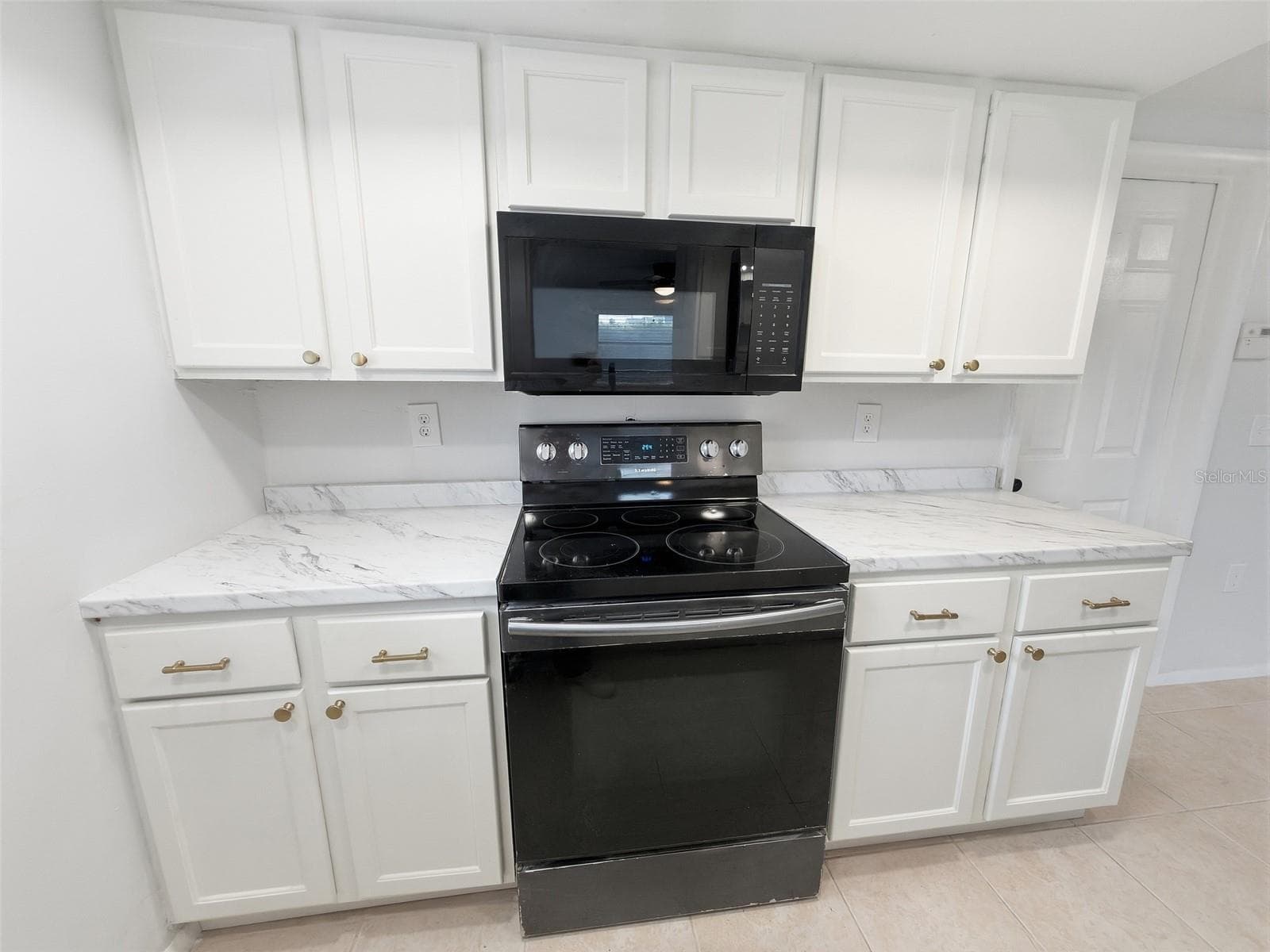 Single Family Residence at 4208 CANTERBERRY DR, HOLIDAY, photo 19 of 33
