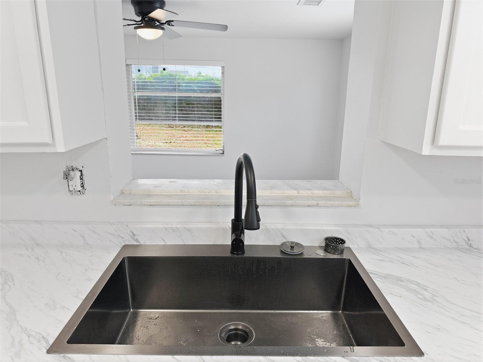 Single Family Residence at 4208 CANTERBERRY DR, HOLIDAY, photo 21 of 33