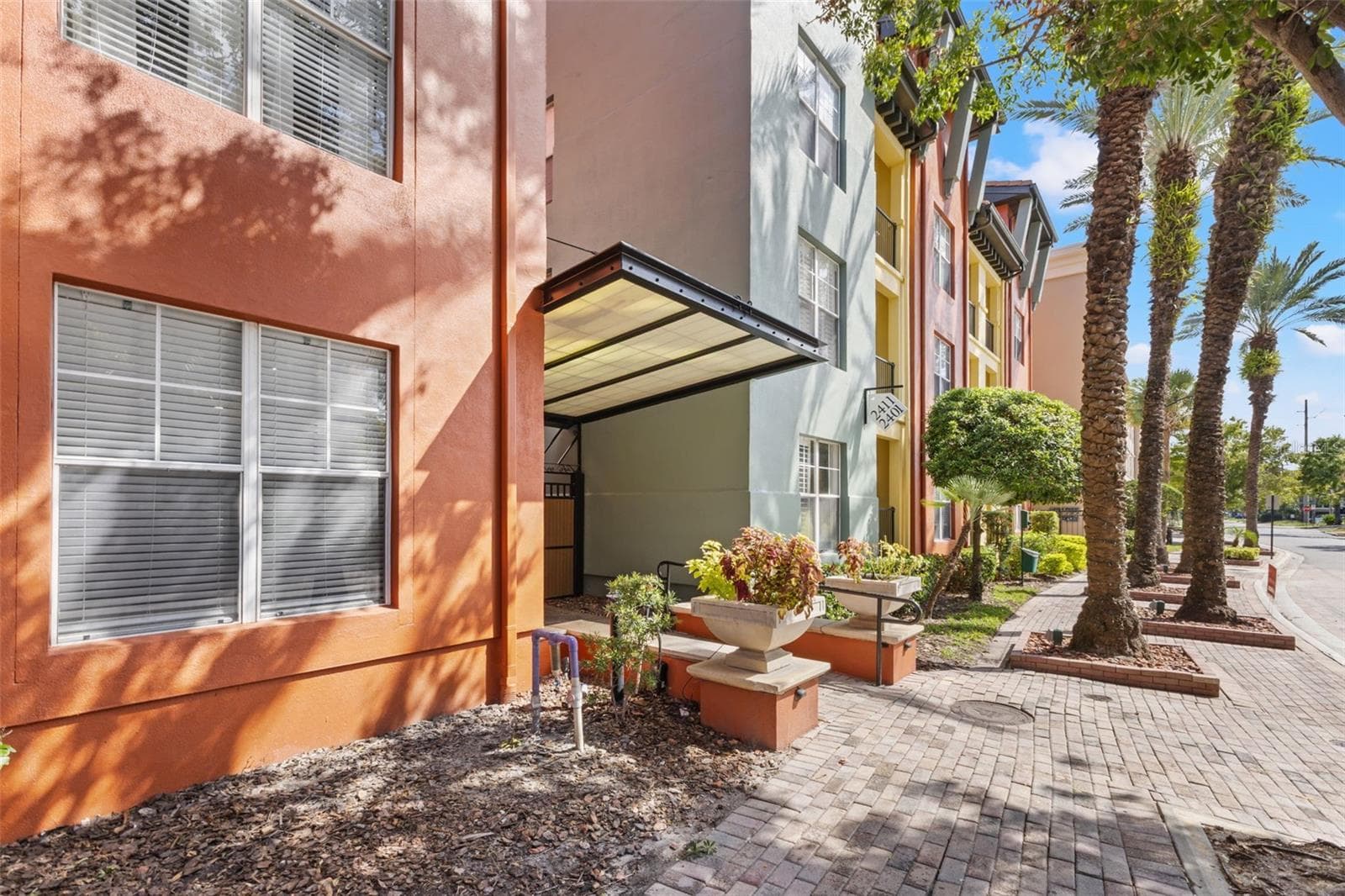 2411 W HORATIO ST #519