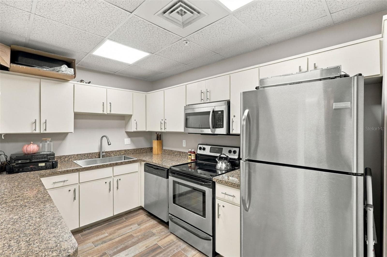 Catering kitchen - 3 OCEANS WEST BLVD #7D7, DAYTONA BEACH SHORES