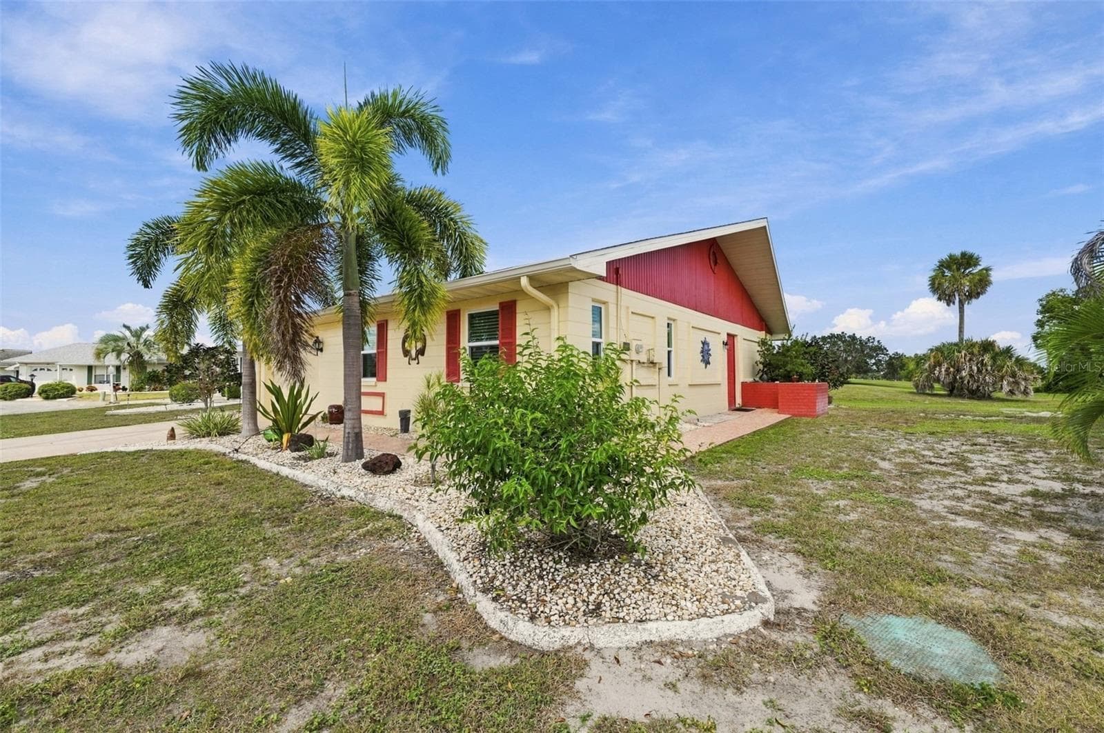 A cozy, well-maintained home with lots of green space and easy landscaping. - 215 GENET CT, SUN CITY CENTER