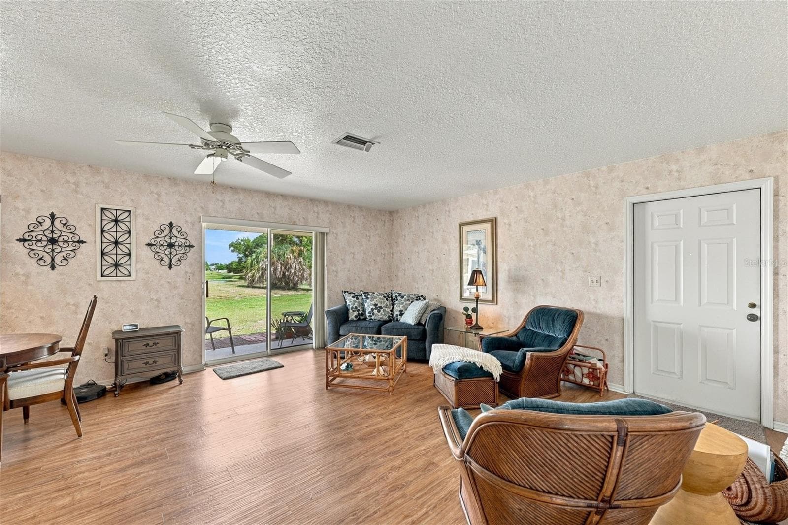 Bright and open space, perfect for gatherings or peaceful solitude. - 215 GENET CT, SUN CITY CENTER
